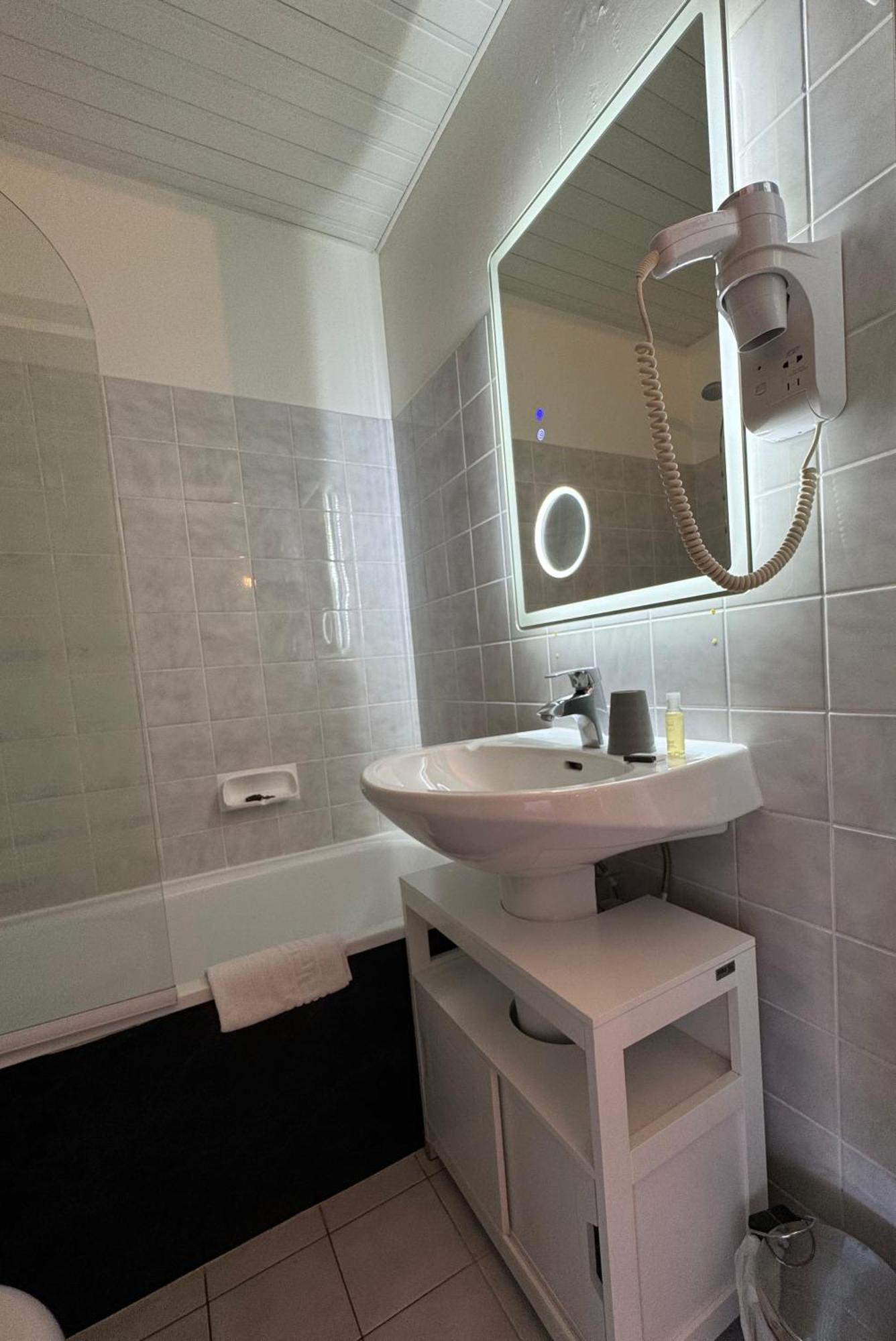 Hotel Capricorne Vendome Bagian luar foto